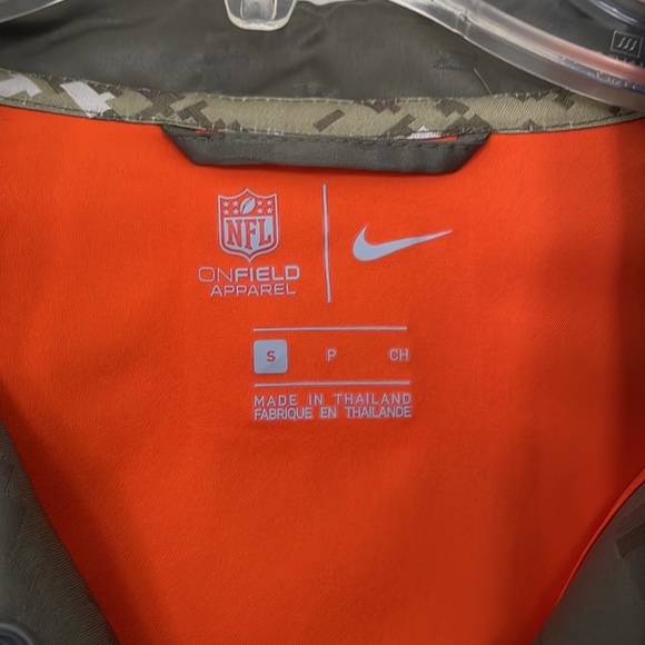 NE Patriots Salute to Service Sideline Jacket - Picture 8 of 14